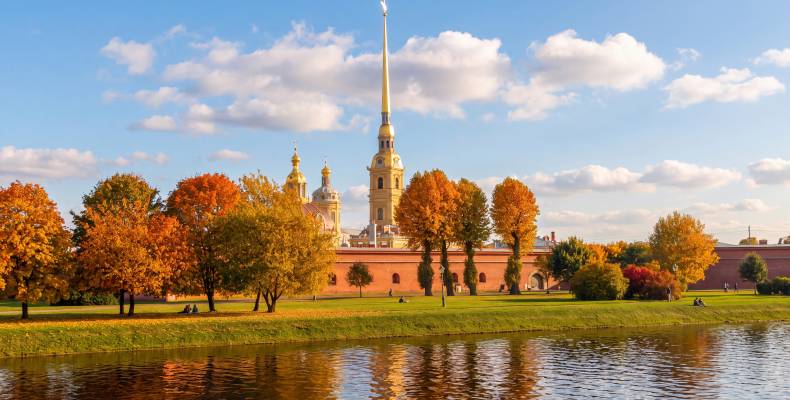 Санкт-Петербург и самобытная Карелия