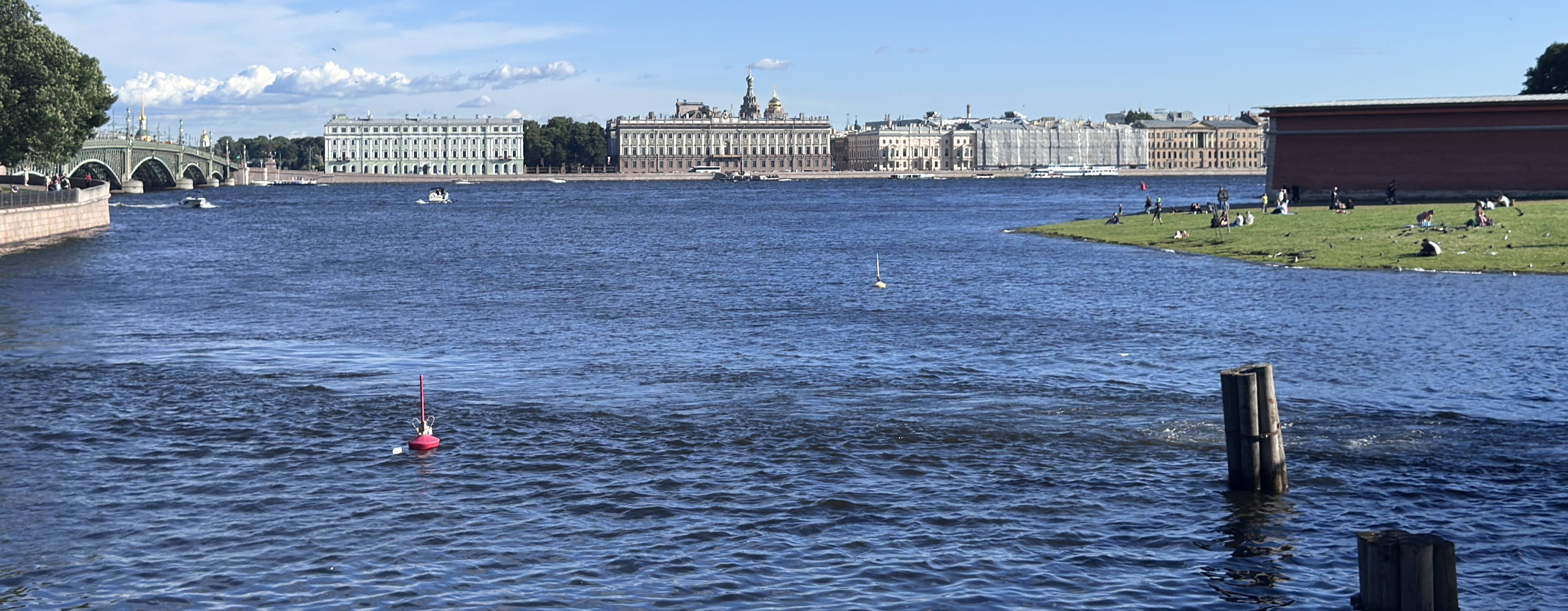 В чудесном городе Петровом