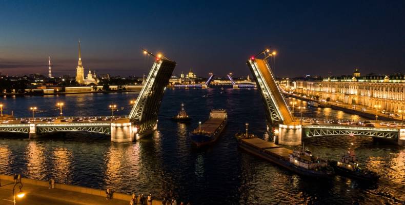 Мосты повисли над водами