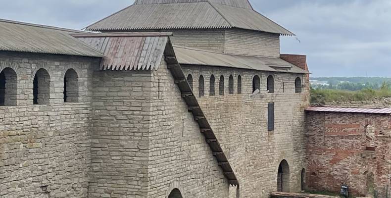 Старая крепость у невских берегов